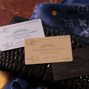 お届けするプラスチックカードはすべて、安心と安定品質の純国産 
お預かりしたデザインや仕様データは10年間保管するなど、再発注などのアフターフォローも万全！